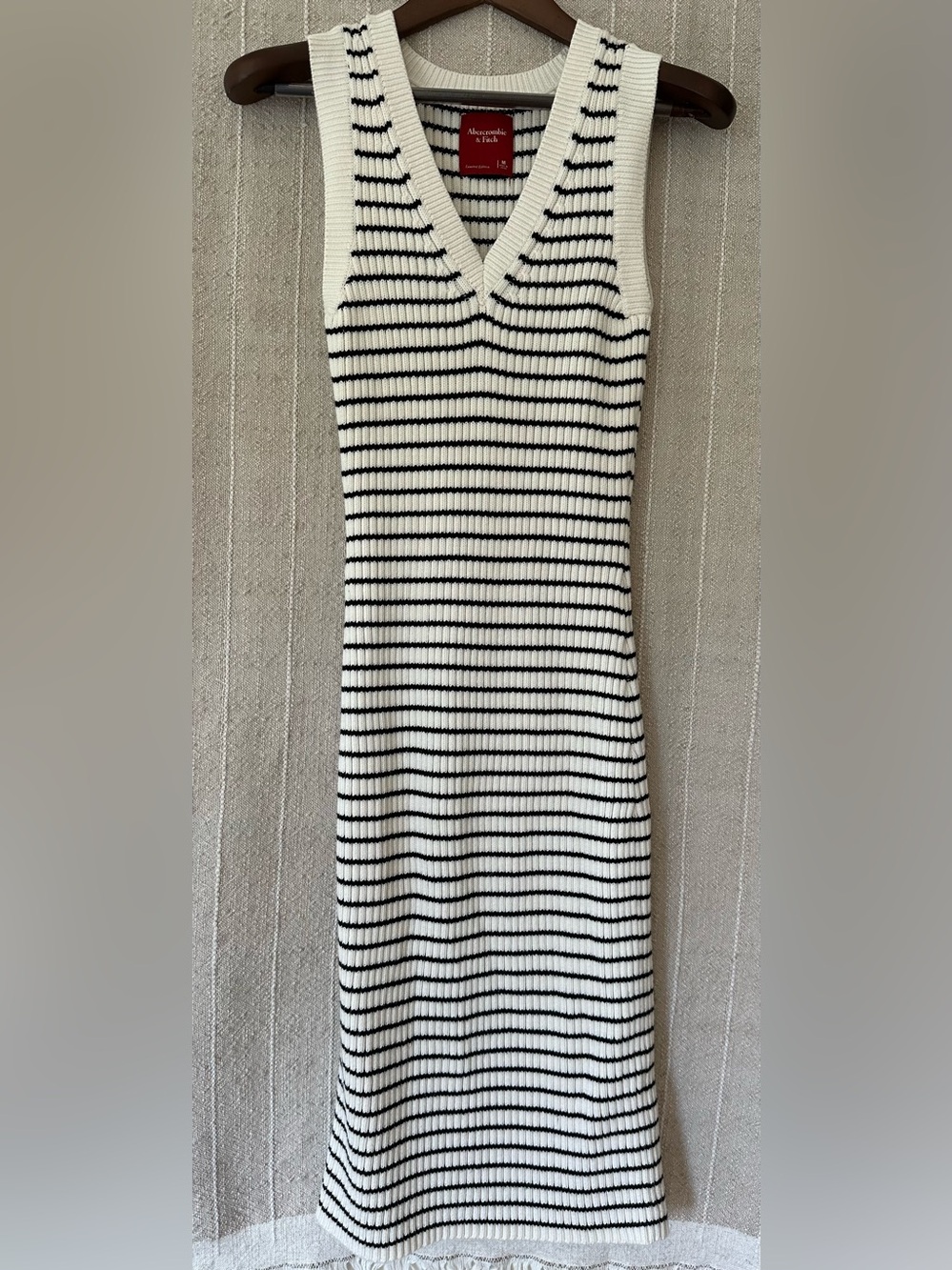 NWOT Abercrombie and Fitch Sweater Dress - Picture 2 of 6